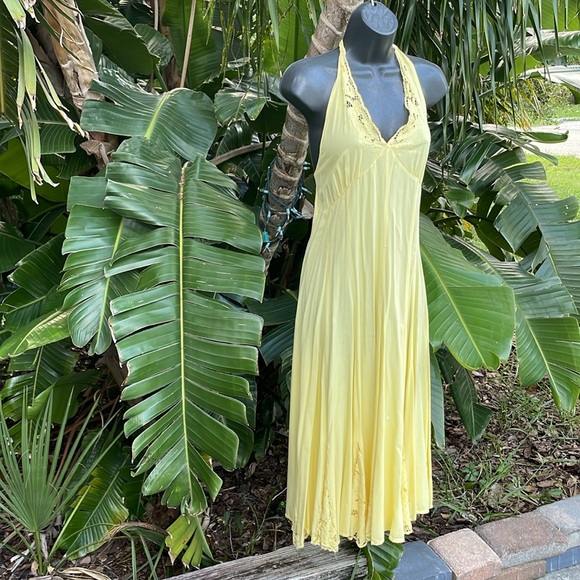 Freestyle, beautiful cut Work embroidery halter dress - Picture 3 of 10